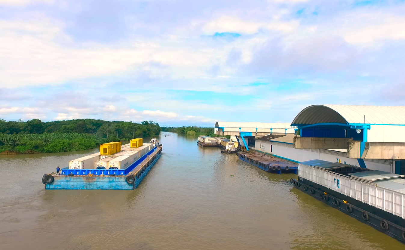 River and maritime waterway transport of palletized cargo and containers from Nueva Colonia and Zungo terminals to ships anchored in the Gulf of Urabá and vice versa.